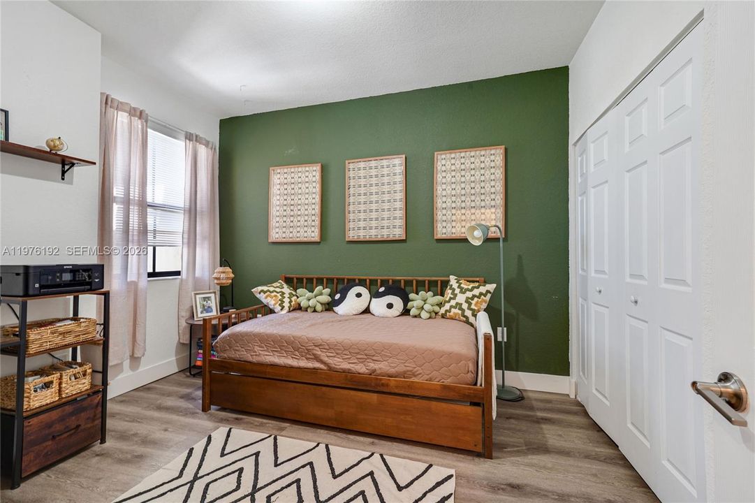 Recently Sold: $485,000 (3 beds, 2 baths, 1412 Square Feet)