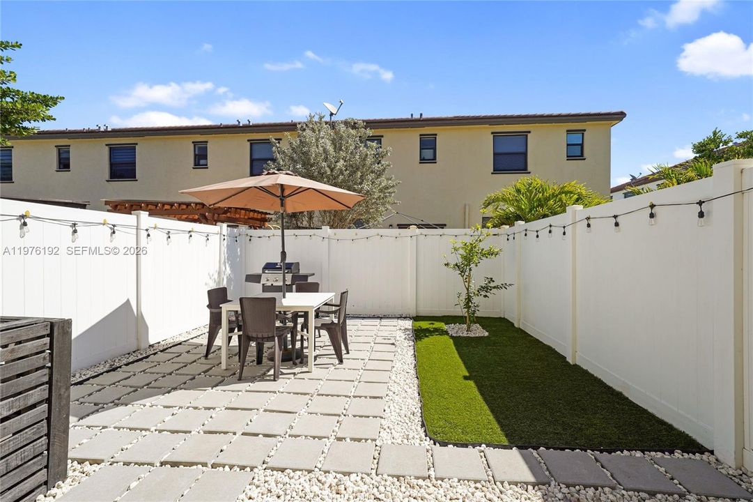 Recently Sold: $485,000 (3 beds, 2 baths, 1412 Square Feet)