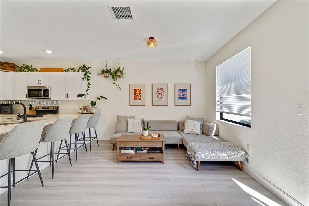 Recently Sold: $485,000 (3 beds, 2 baths, 1412 Square Feet)