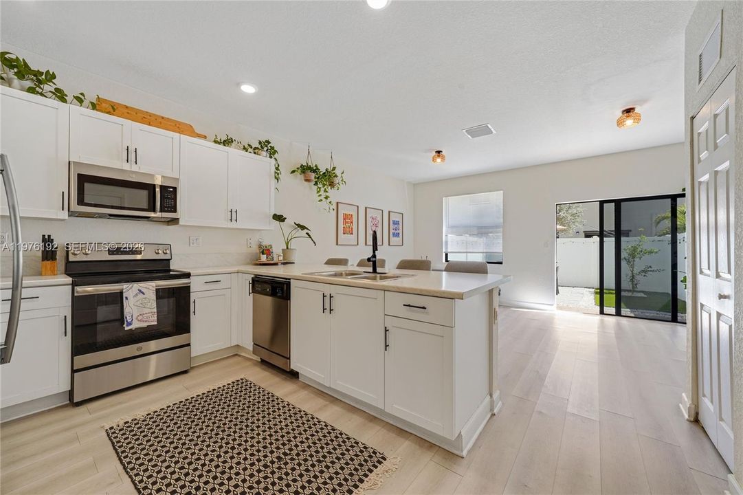 Recently Sold: $485,000 (3 beds, 2 baths, 1412 Square Feet)