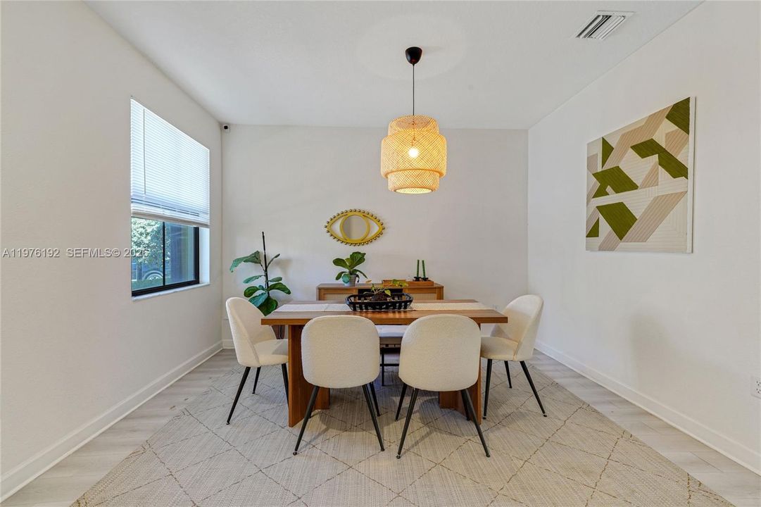 Recently Sold: $485,000 (3 beds, 2 baths, 1412 Square Feet)