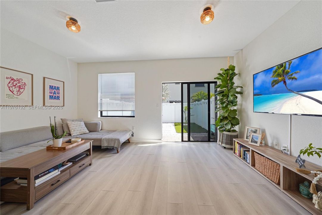 Recently Sold: $485,000 (3 beds, 2 baths, 1412 Square Feet)
