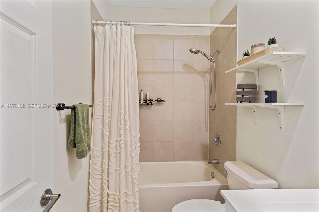 Recently Sold: $485,000 (3 beds, 2 baths, 1412 Square Feet)