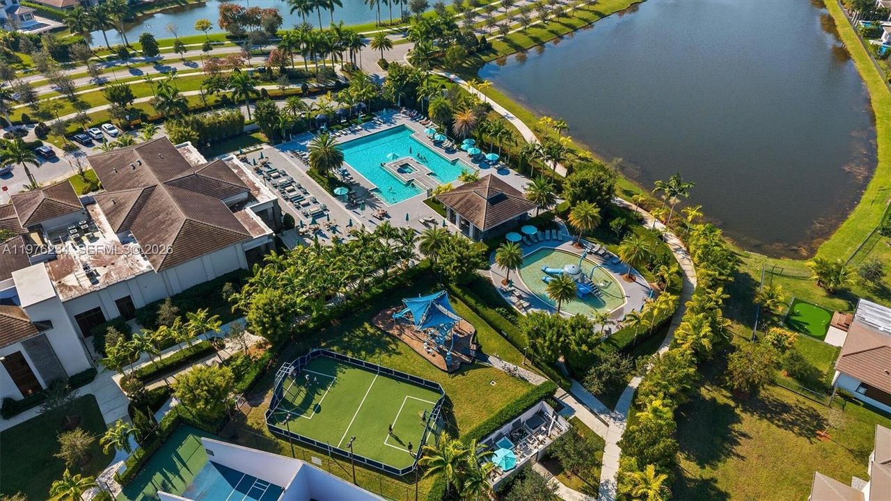 Под контрактом: $1,445,000 (5 спален, 4 ванн, 3162 Квадратных фут)