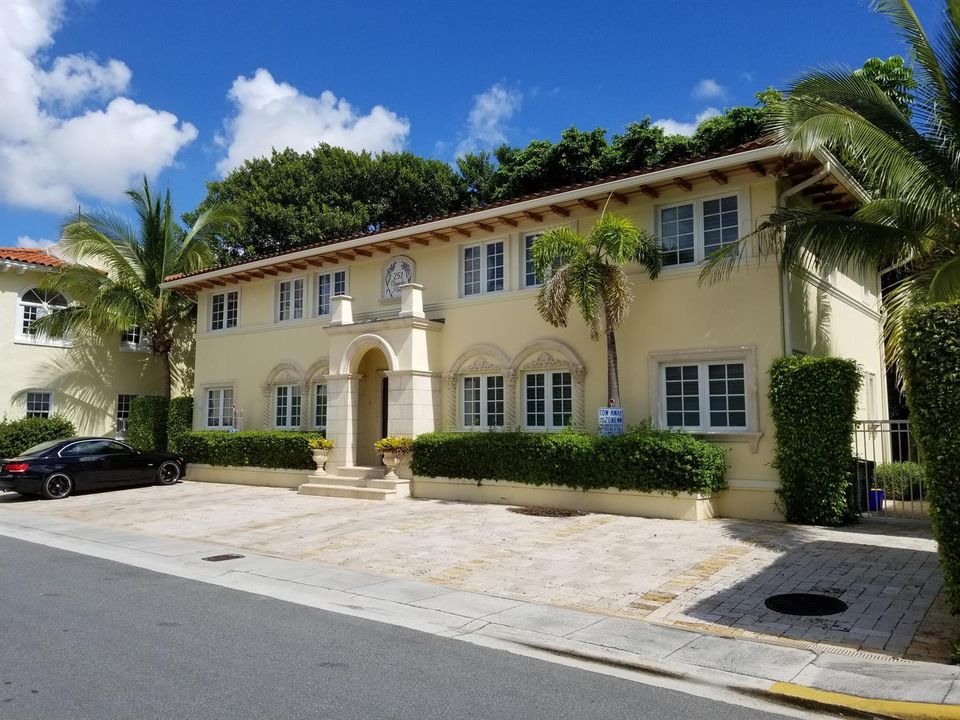 251 Oleander Ave - Exterior Front