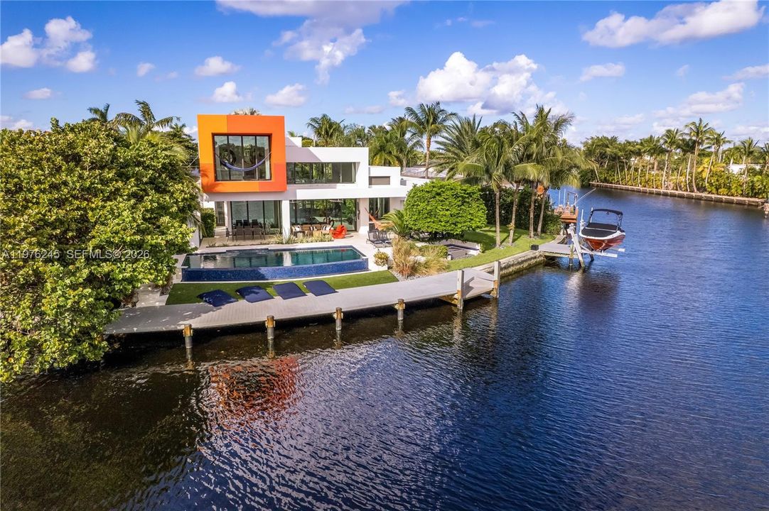 待售: $4,995,000 (3 贝兹, 3 浴室, 2650 平方英尺)