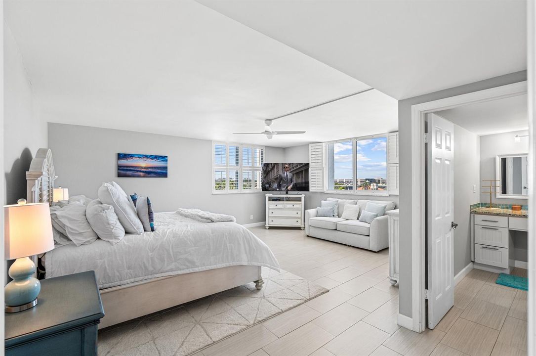 mls_PRIMARY_BEDROM_LOOKING_OUT_DT