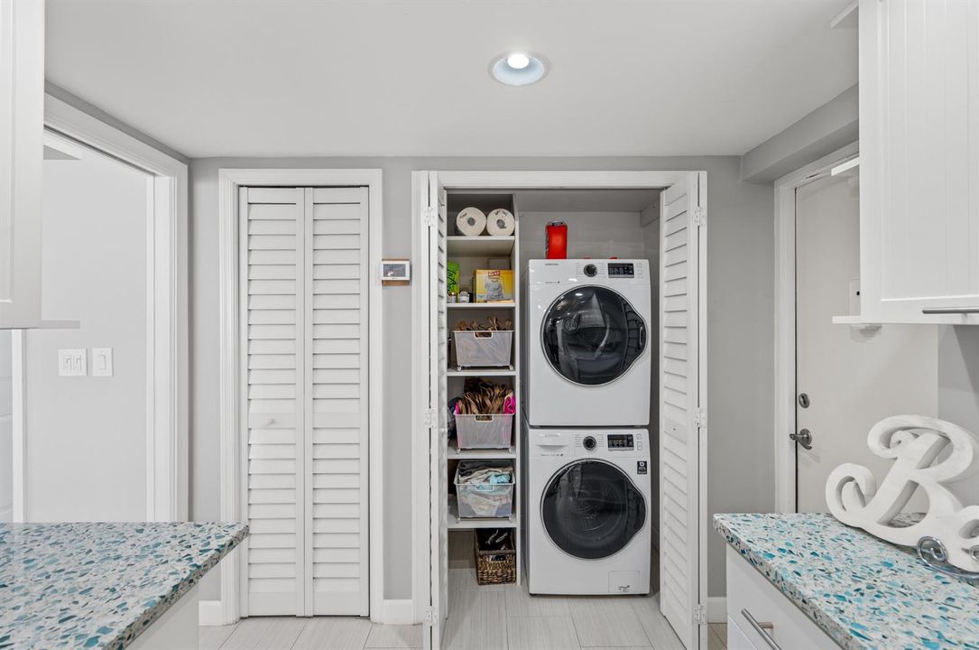 mls_LAUNDRY_STRAIGHT_DT
