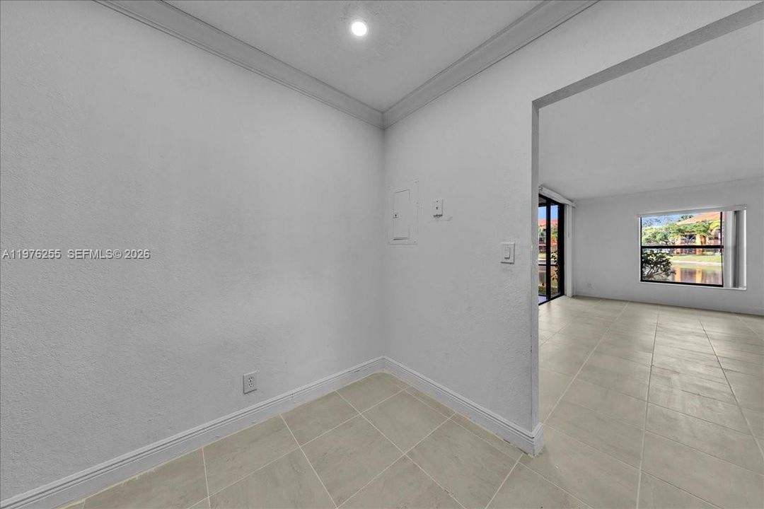 For Sale: $270,000 (2 beds, 2 baths, 1061 Square Feet)
