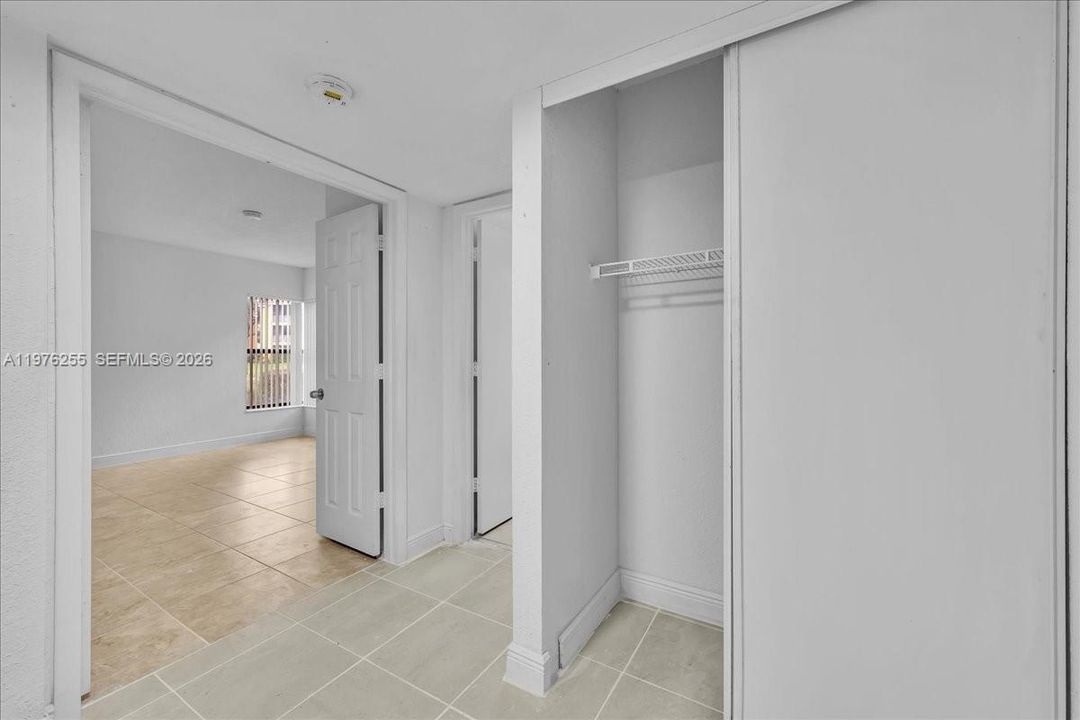 For Sale: $270,000 (2 beds, 2 baths, 1061 Square Feet)