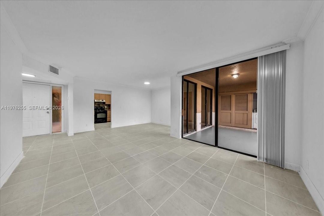 For Sale: $270,000 (2 beds, 2 baths, 1061 Square Feet)