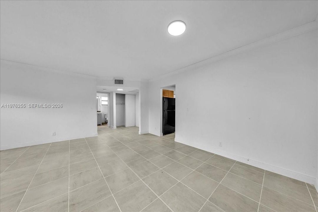 For Sale: $270,000 (2 beds, 2 baths, 1061 Square Feet)