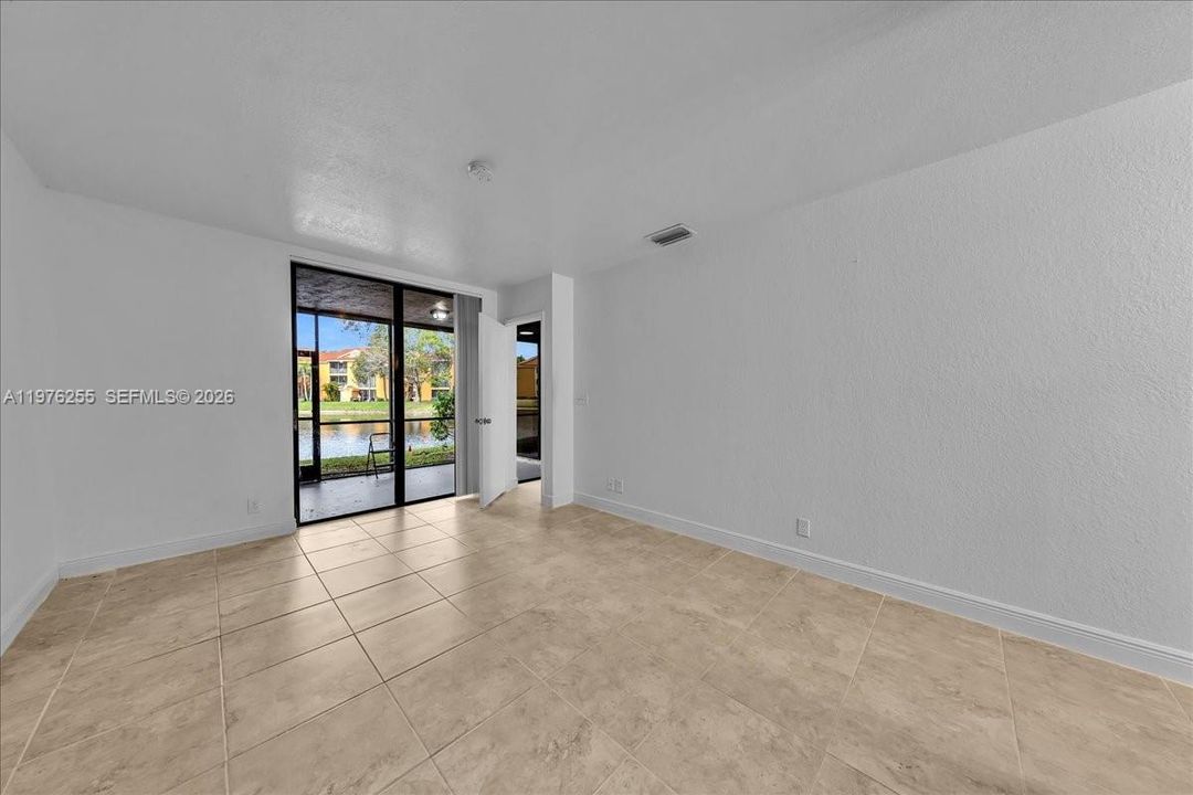 For Sale: $270,000 (2 beds, 2 baths, 1061 Square Feet)