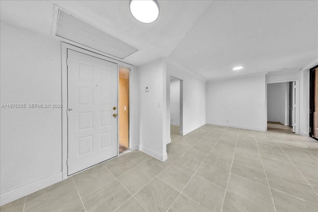 For Sale: $270,000 (2 beds, 2 baths, 1061 Square Feet)