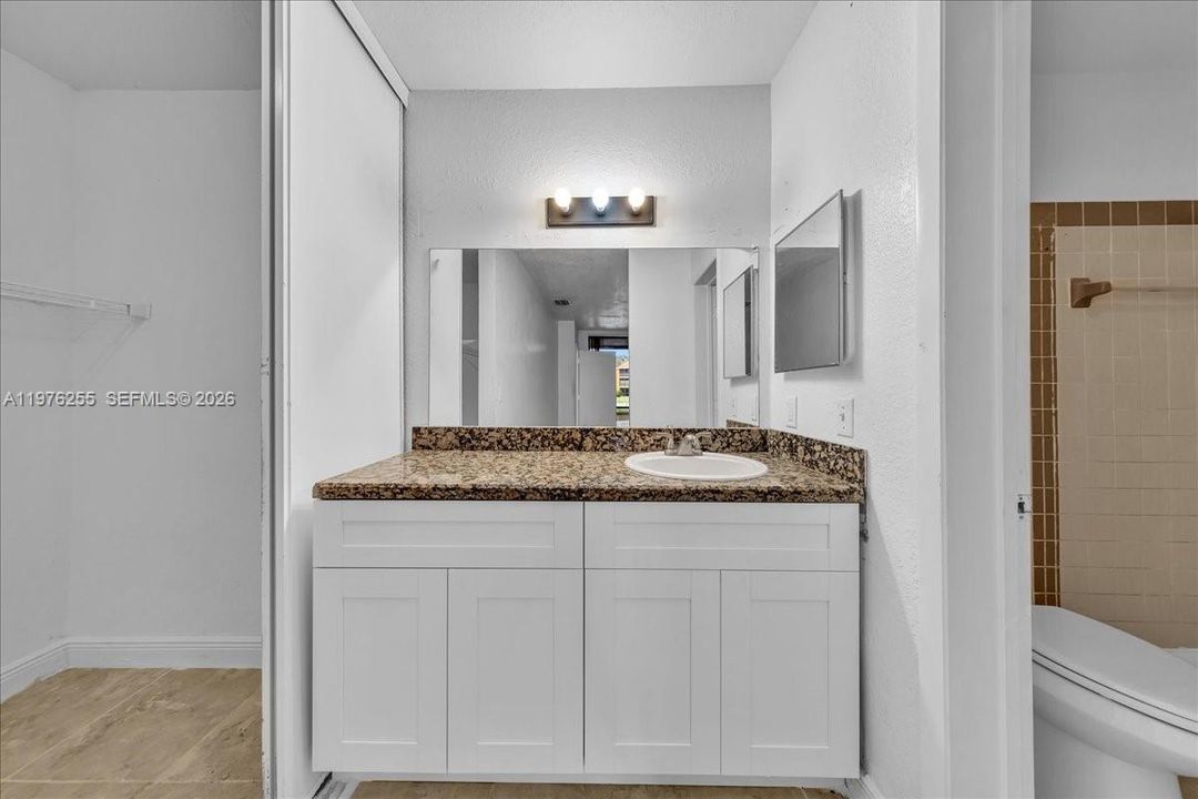 For Sale: $270,000 (2 beds, 2 baths, 1061 Square Feet)