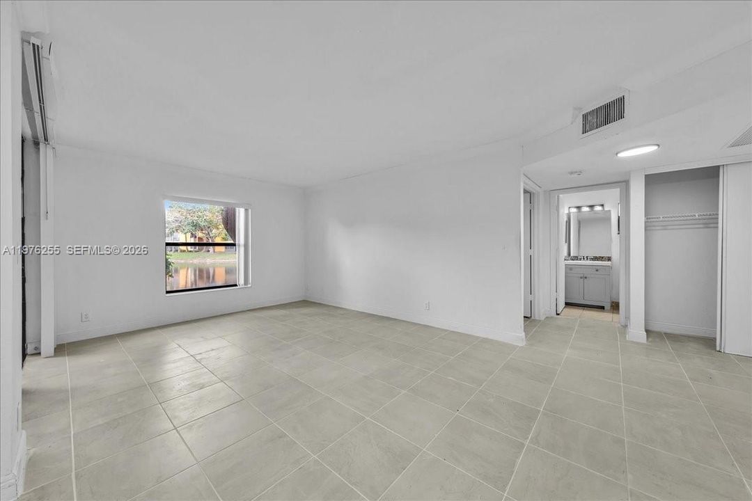 For Sale: $270,000 (2 beds, 2 baths, 1061 Square Feet)