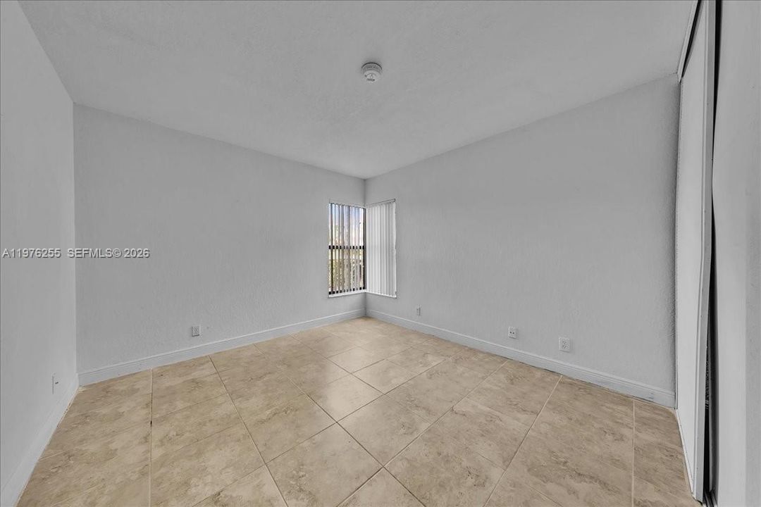For Sale: $270,000 (2 beds, 2 baths, 1061 Square Feet)