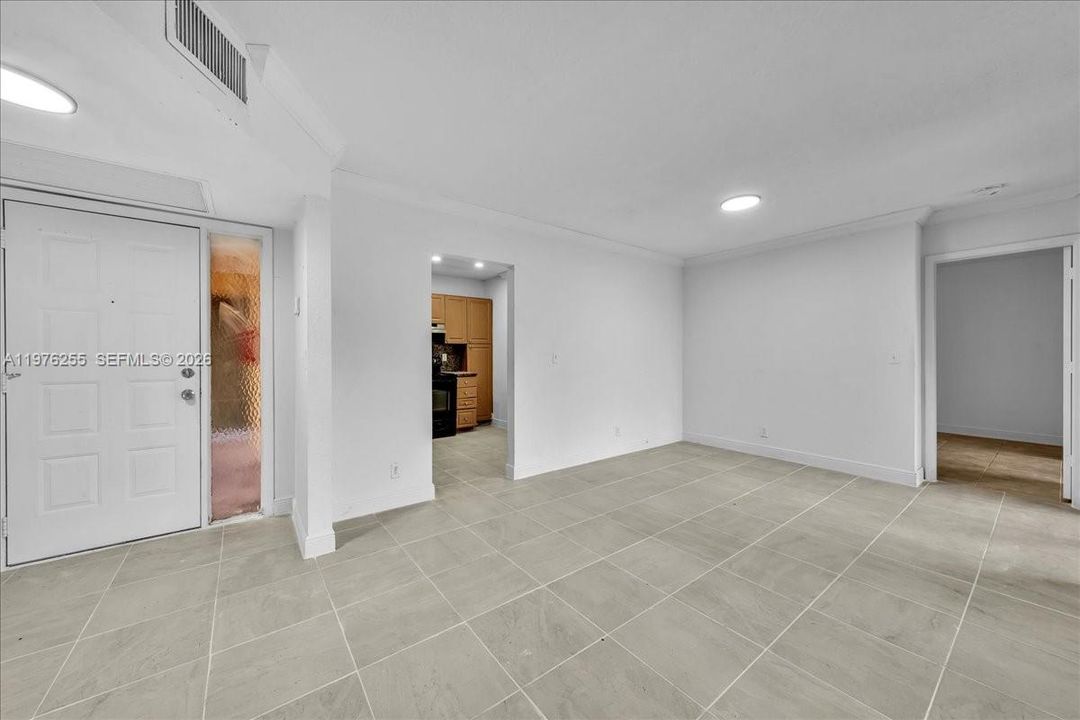 For Sale: $270,000 (2 beds, 2 baths, 1061 Square Feet)