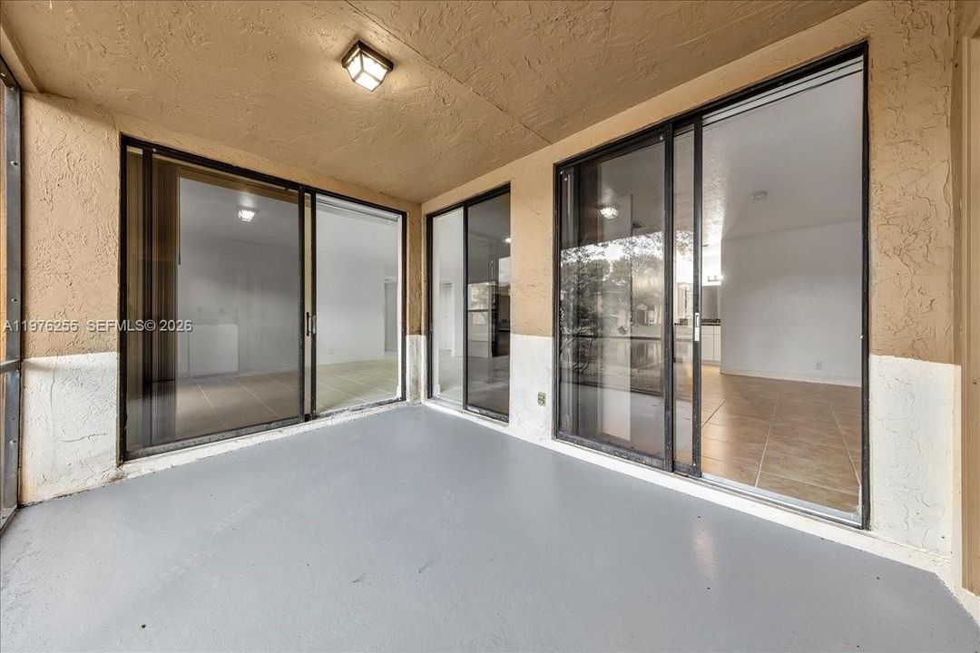For Sale: $270,000 (2 beds, 2 baths, 1061 Square Feet)