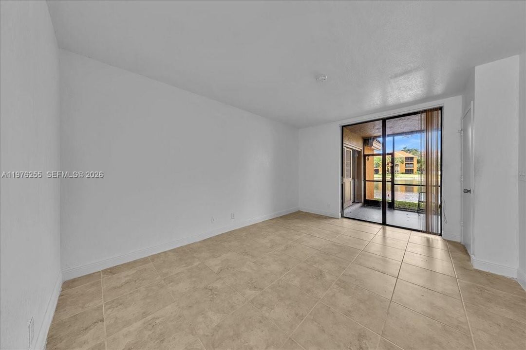 For Sale: $270,000 (2 beds, 2 baths, 1061 Square Feet)
