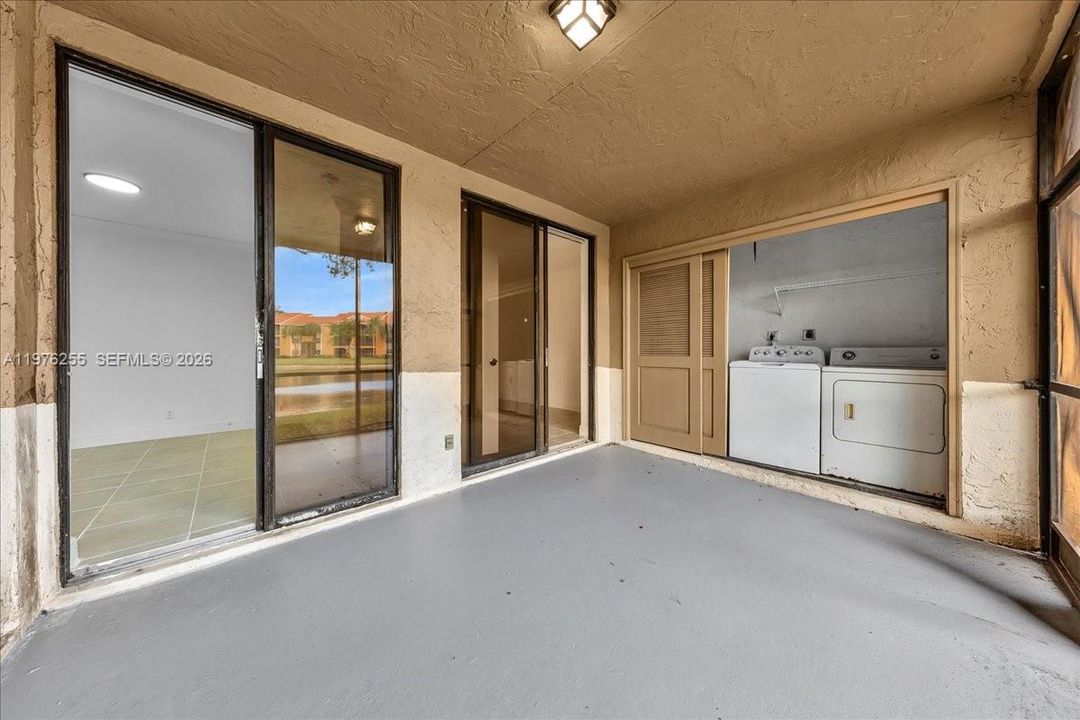For Sale: $270,000 (2 beds, 2 baths, 1061 Square Feet)