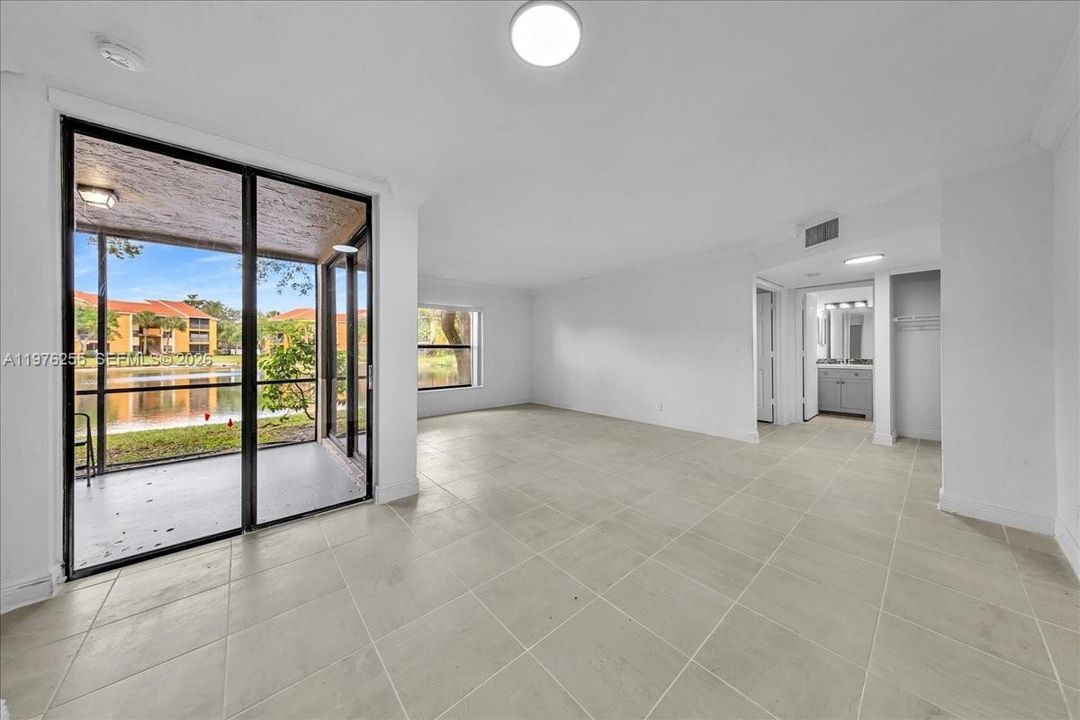 For Sale: $270,000 (2 beds, 2 baths, 1061 Square Feet)