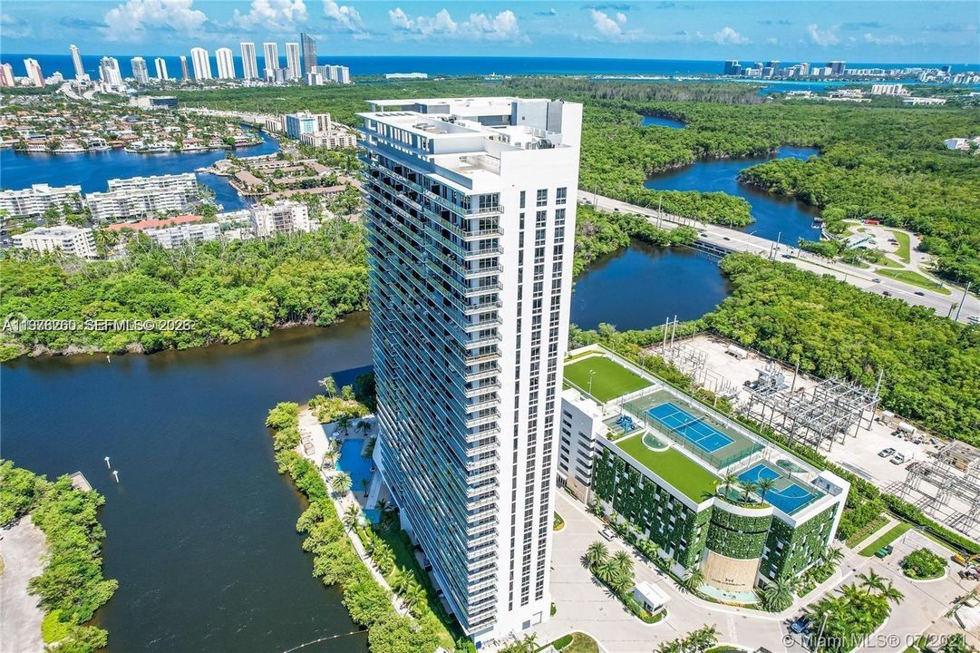 合同活跃: $4,200 (2 贝兹, 2 浴室, 1108 平方英尺)