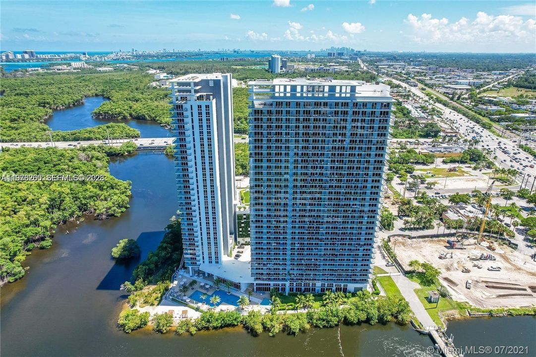 合同活跃: $4,200 (2 贝兹, 2 浴室, 1108 平方英尺)