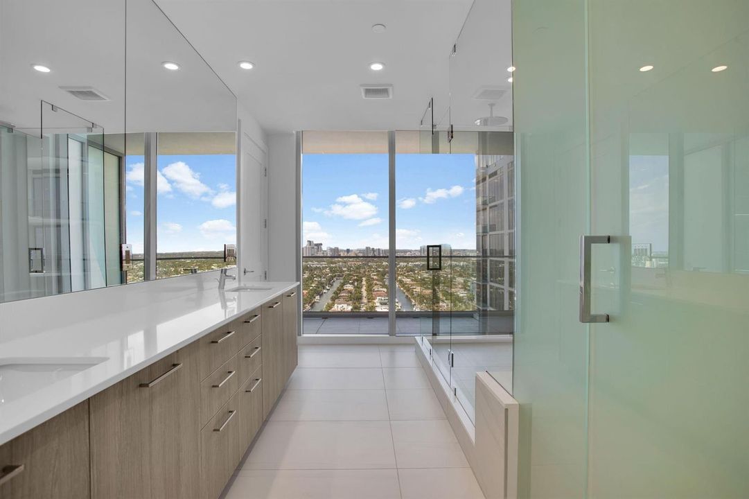 Owner's Bath