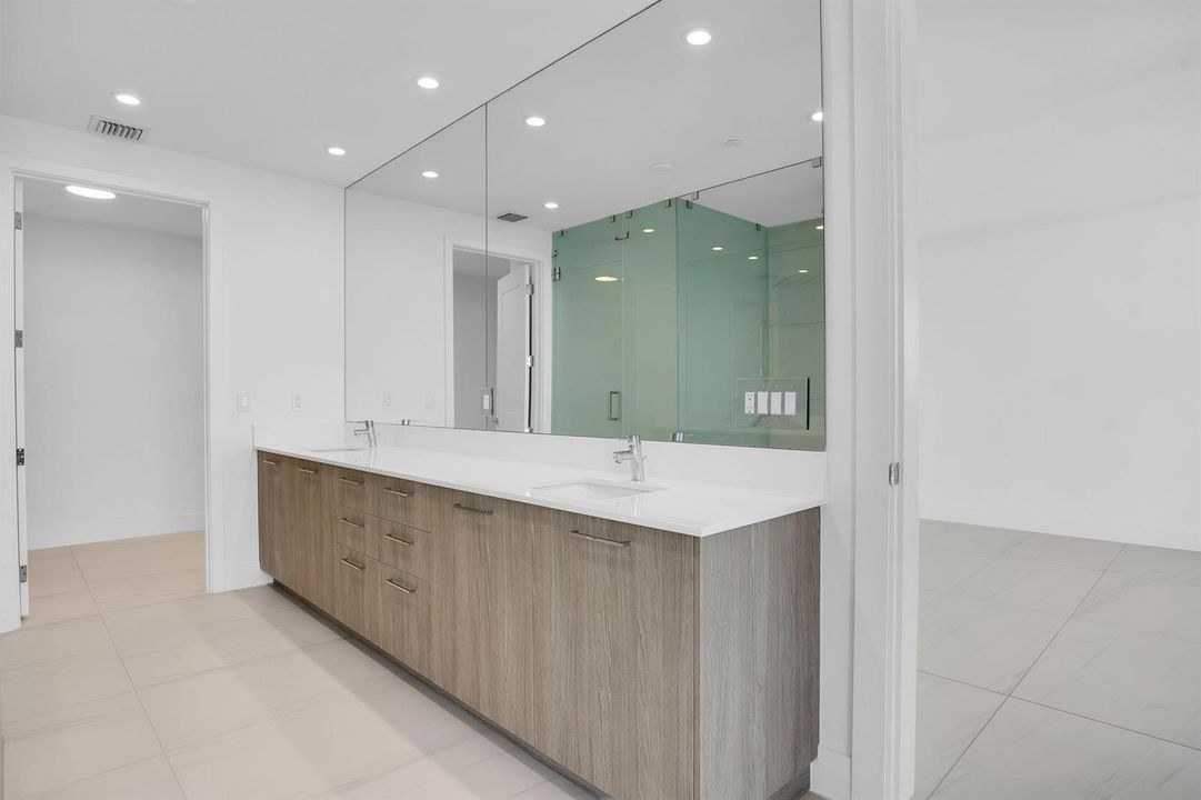 Owner's Bath
