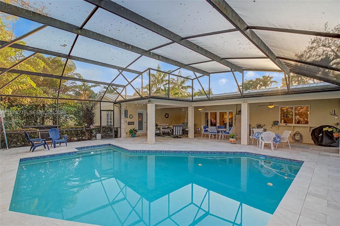 For Sale: $1,515,000 (5 beds, 4 baths, 2713 Square Feet)
