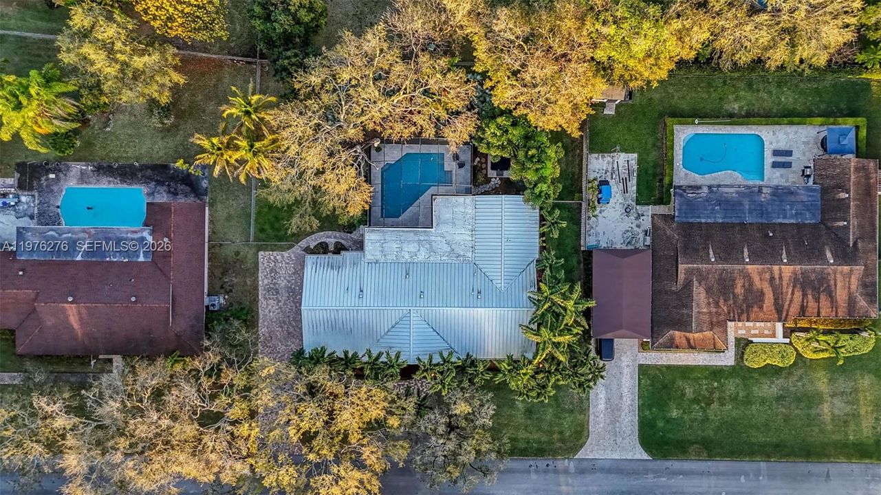 For Sale: $1,515,000 (5 beds, 4 baths, 2713 Square Feet)