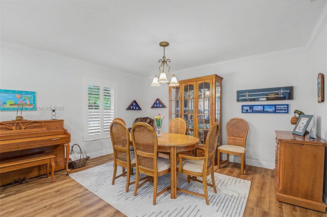 For Sale: $1,515,000 (5 beds, 4 baths, 2713 Square Feet)