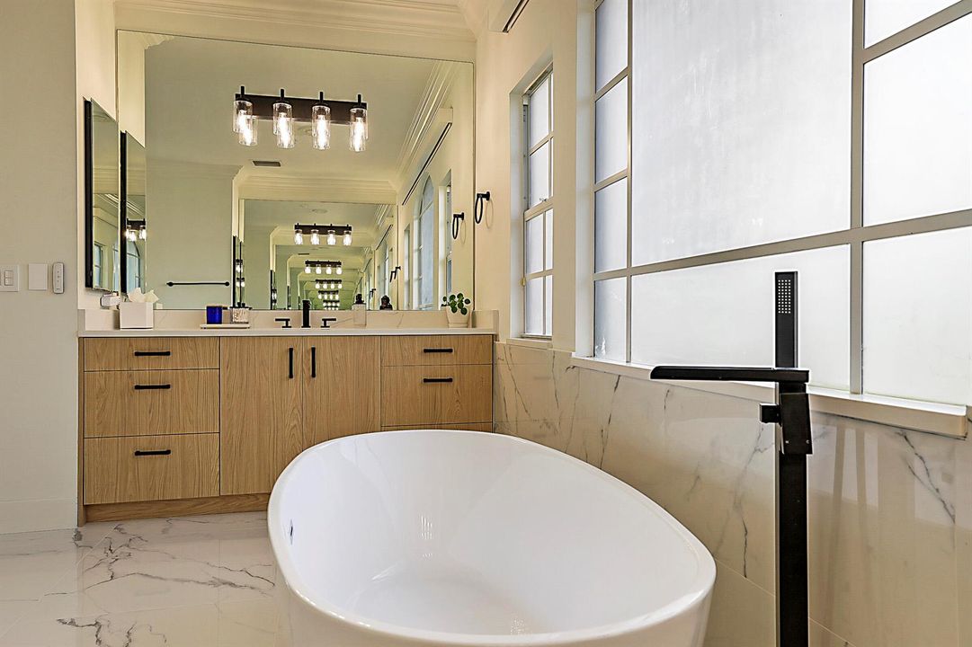 533 Edgebrook Lane Primary Bathroom-3 -