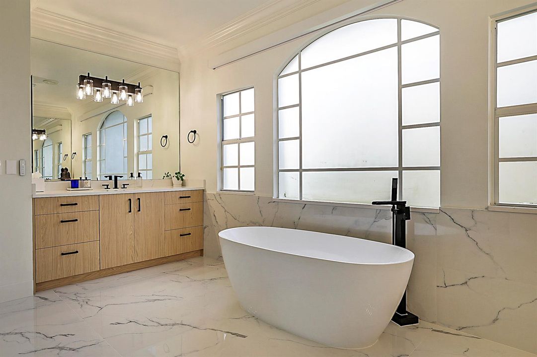 533 Edgebrook Lane Primary Bathroom-2 -