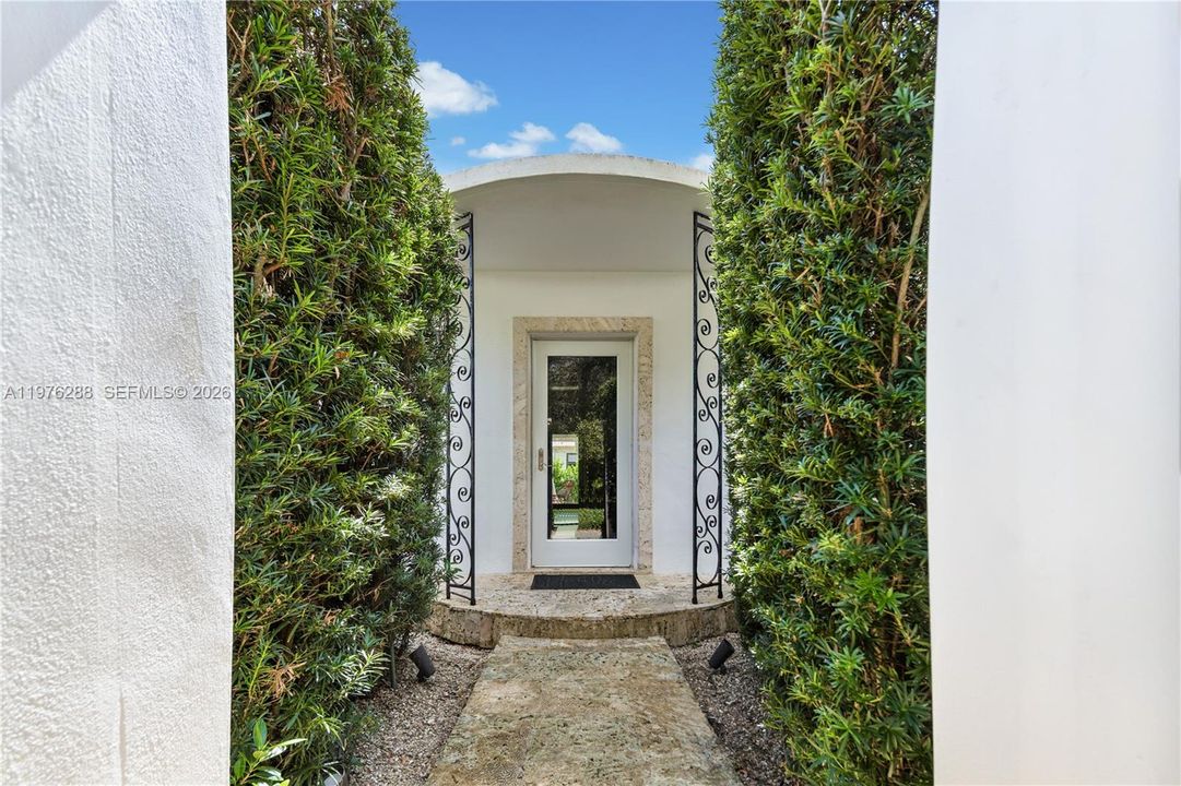 На продажу: $1,695,000 (3 спален, 2 ванн, 1812 Квадратных фут)