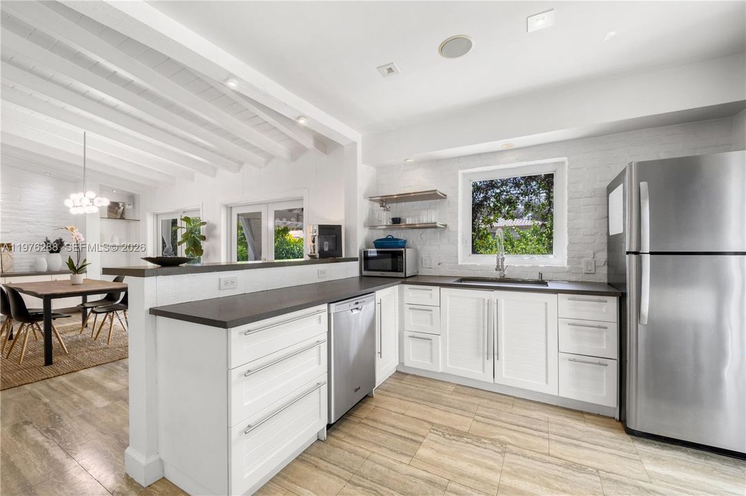 На продажу: $1,695,000 (3 спален, 2 ванн, 1812 Квадратных фут)