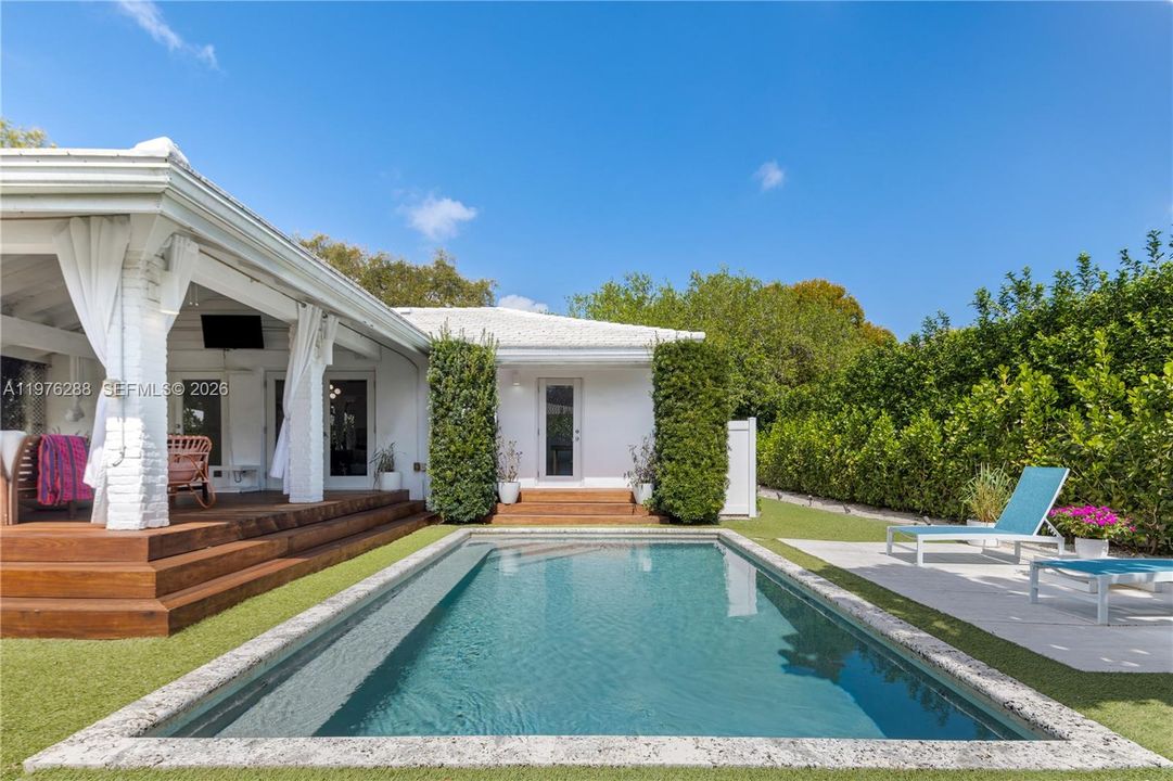 На продажу: $1,695,000 (3 спален, 2 ванн, 1812 Квадратных фут)