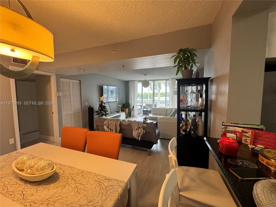 Activo con contrato: $258,500 (2 camas, 2 baños, 960 Pies cuadrados)
