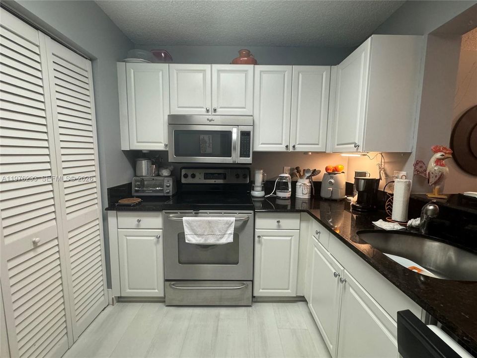 Activo con contrato: $258,500 (2 camas, 2 baños, 960 Pies cuadrados)