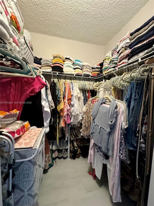 Activo con contrato: $258,500 (2 camas, 2 baños, 960 Pies cuadrados)