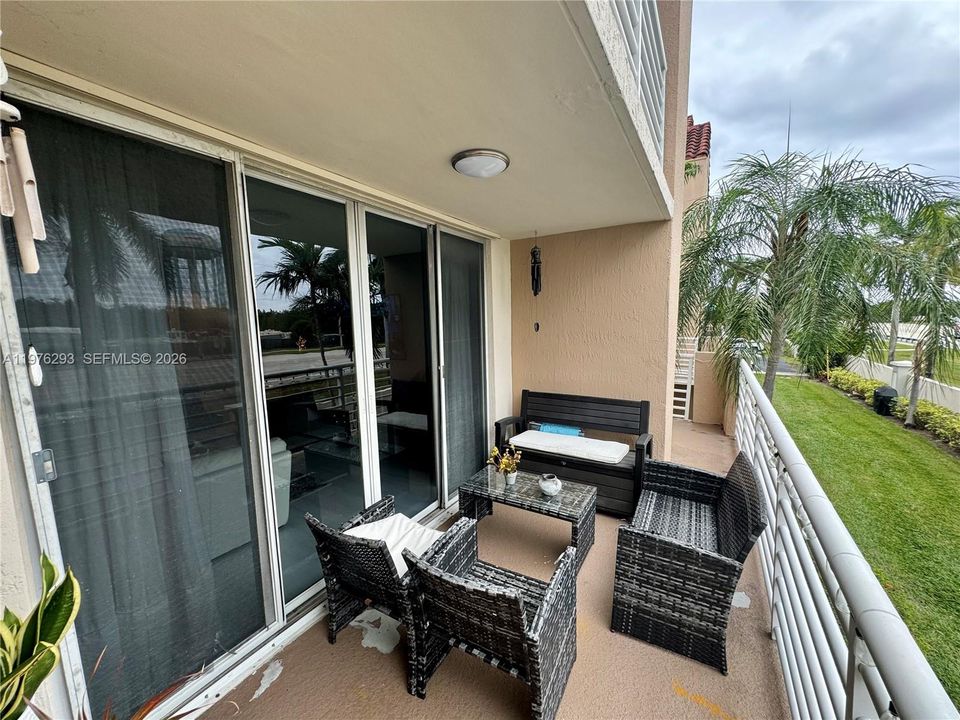 Activo con contrato: $258,500 (2 camas, 2 baños, 960 Pies cuadrados)