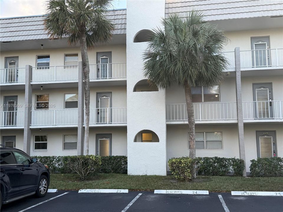 For Rent: $1,399 (1 beds, 1 baths, 640 Square Feet)