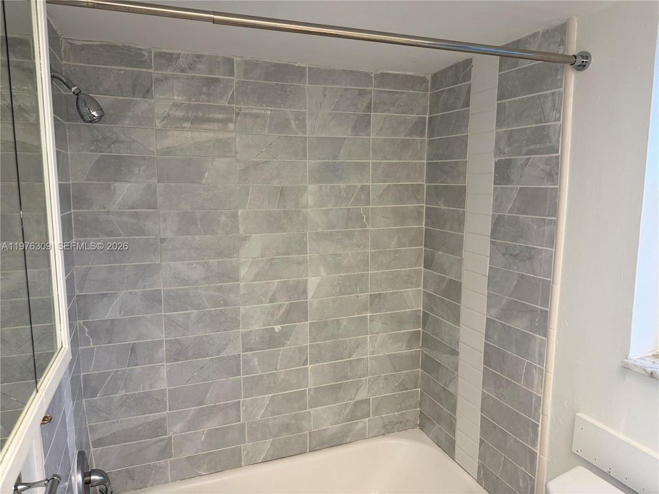For Rent: $1,399 (1 beds, 1 baths, 640 Square Feet)