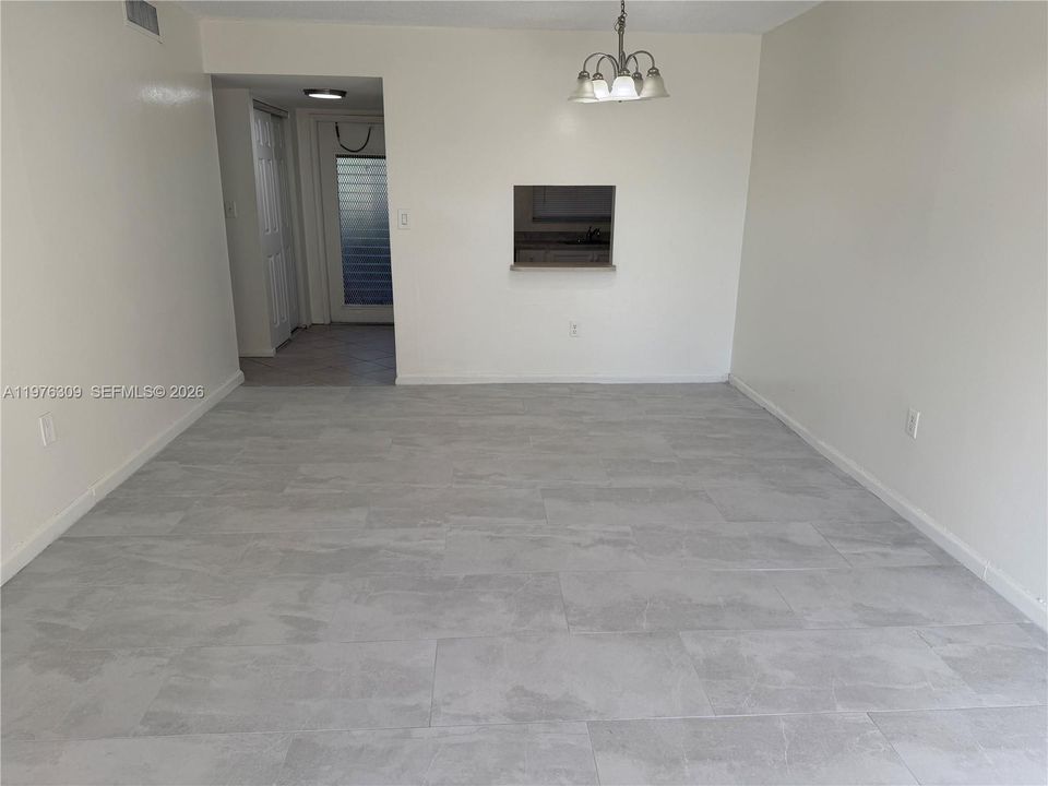 For Rent: $1,399 (1 beds, 1 baths, 640 Square Feet)