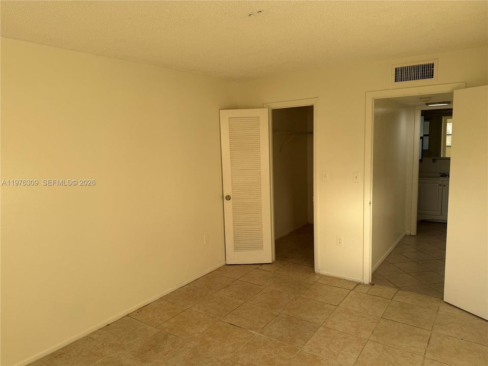 For Rent: $1,399 (1 beds, 1 baths, 640 Square Feet)