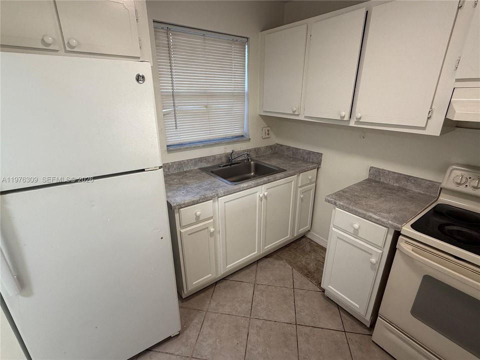 For Rent: $1,399 (1 beds, 1 baths, 640 Square Feet)