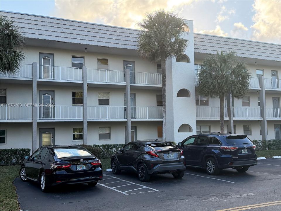 For Rent: $1,399 (1 beds, 1 baths, 640 Square Feet)