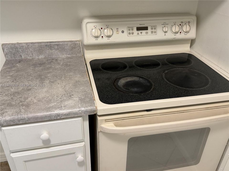For Rent: $1,399 (1 beds, 1 baths, 640 Square Feet)
