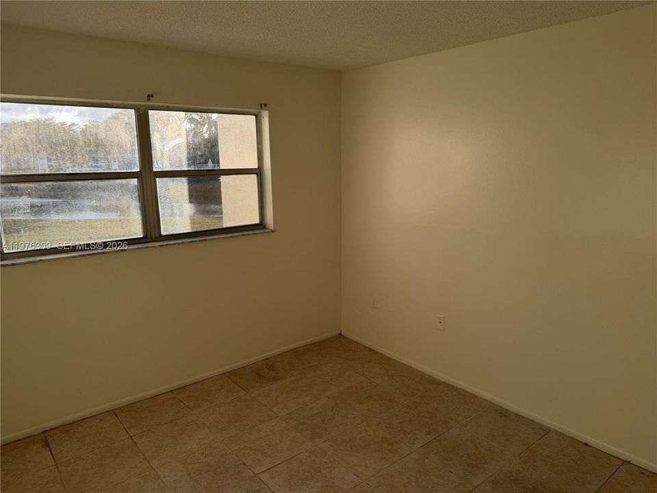 For Rent: $1,399 (1 beds, 1 baths, 640 Square Feet)